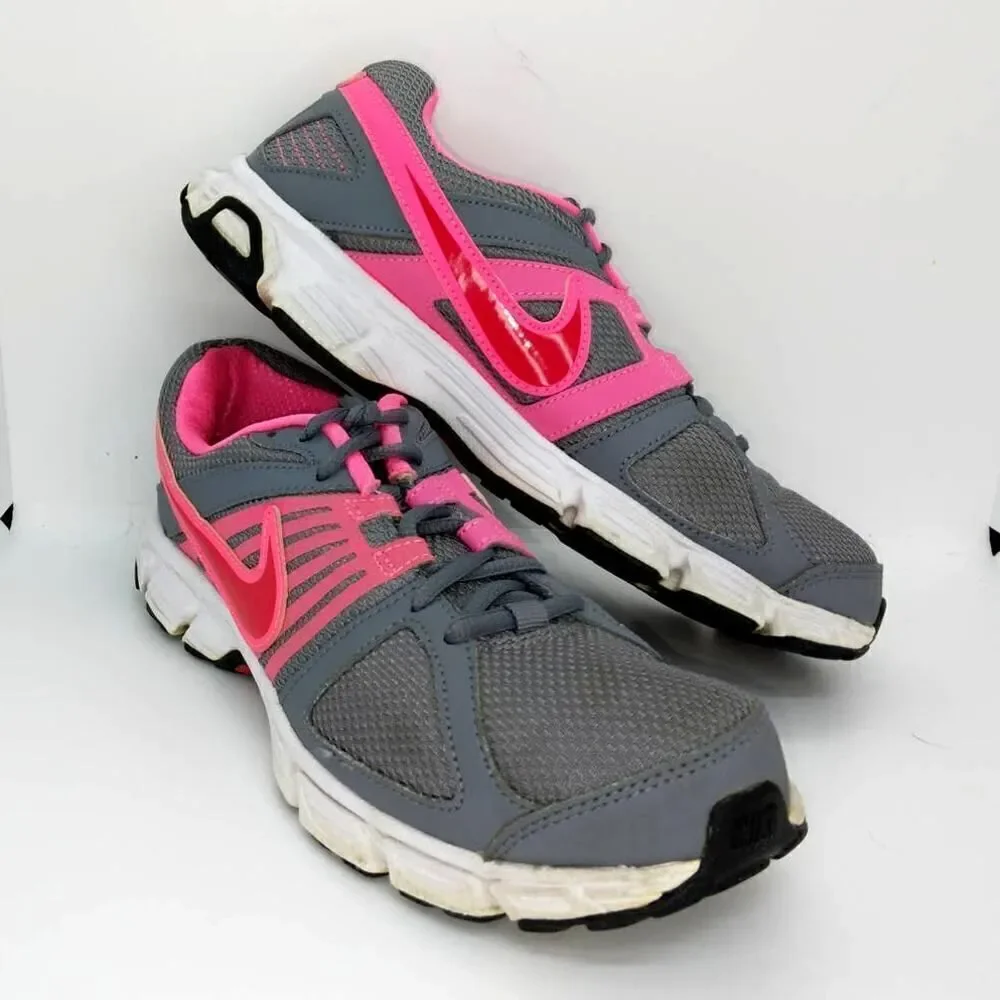 Nike Downshifter 5 Womens Pre-owned Gray w/Red Accents Running Sneakers - sz. 8